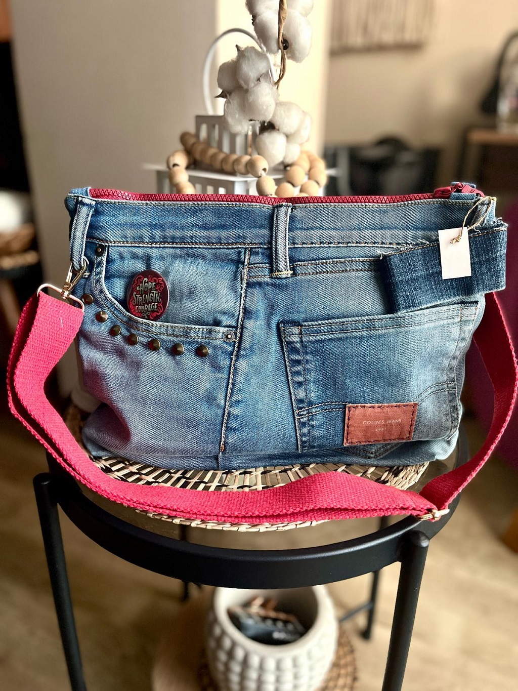 Denim Kol Çantası – Askılı (Pembe Fermuar, Açık Ton)
