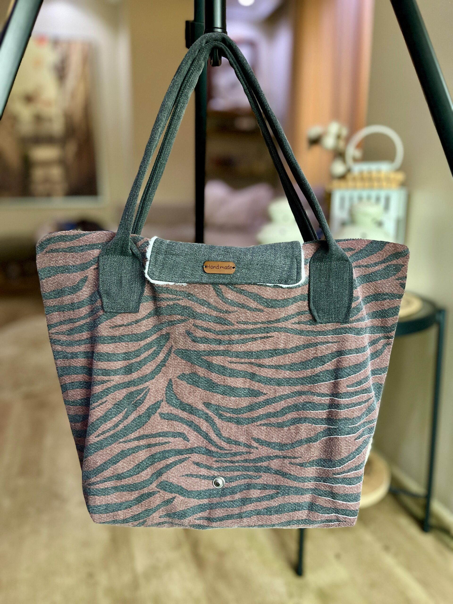 Kiremit Zebra Desen Longchamp Stil Çanta – Siyah Astarlı arka