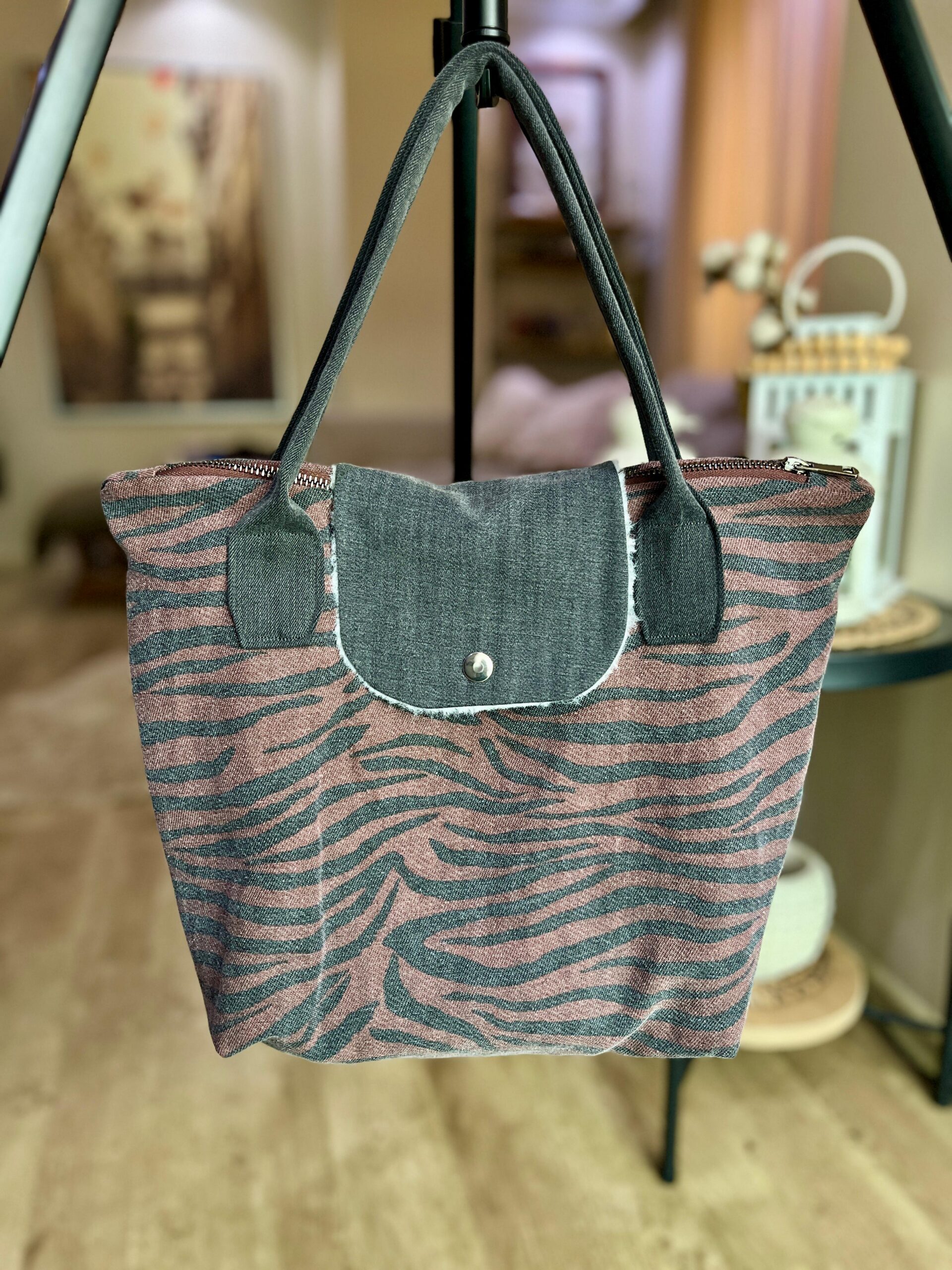 Kiremit Zebra Desen Longchamp Stil Çanta – Siyah Astarlı ön