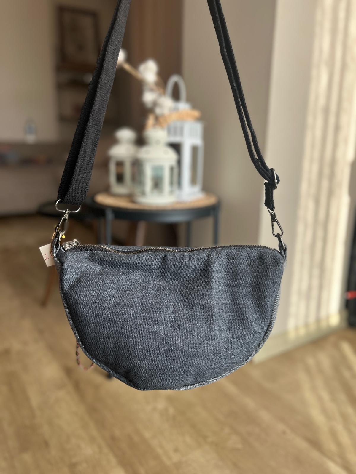 Elyaf Dolgulu Siyah Denim Çapraz Çanta Arka
